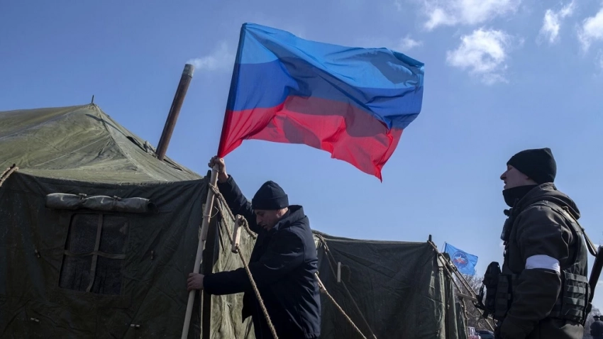 Военкор Поддубный: боевики ВСУ вели обстрел по колледжу в ЛНР – есть погибшие и пострадавшие