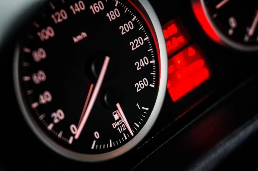 На АвтоВАЗе скопилось огромное количество автомобилей Lada Granta в белом цвете