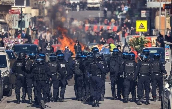 Франция сегодня, 8 апреля 2023, последние новости: протесты во Франции, массовые акции, столкновения с полицией 08.04.2023, что происходит
