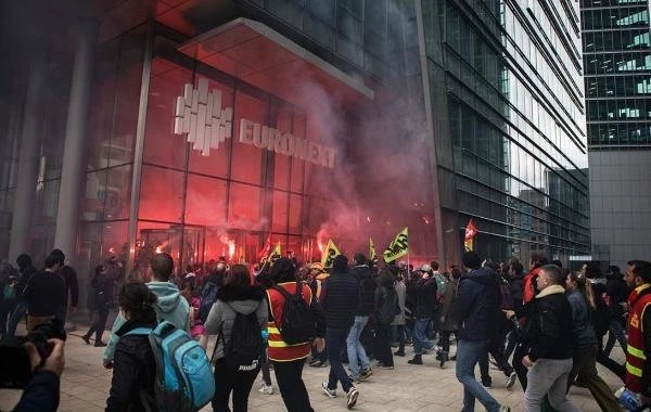 Франция сегодня, массовые протесты 23 апреля 2023 года: последние новости, что происходит в Париже и других городах из-за беспорядков
