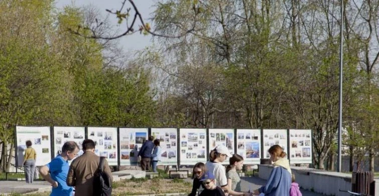 О важных периодах жизни Москвы рассказывает фотовыставка, посвященная памяти Юрия Лужкова  — «Слово без границ» — новости России и мира сегодня