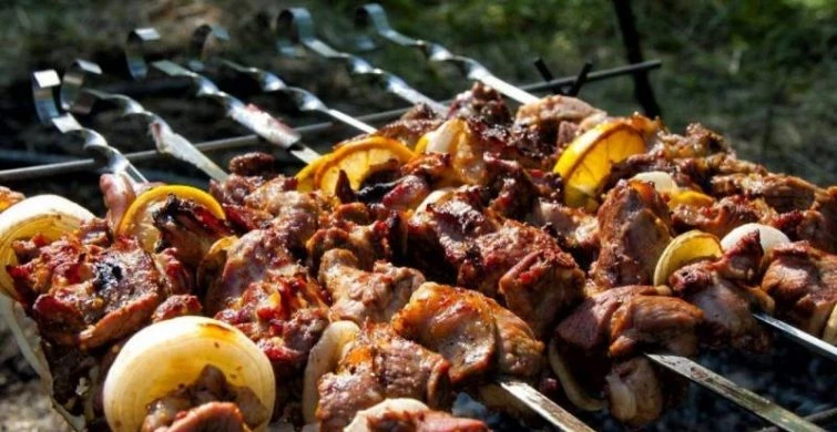Маринад для шашлыка из свинины на минералке с горчицей: как замариновать мясо