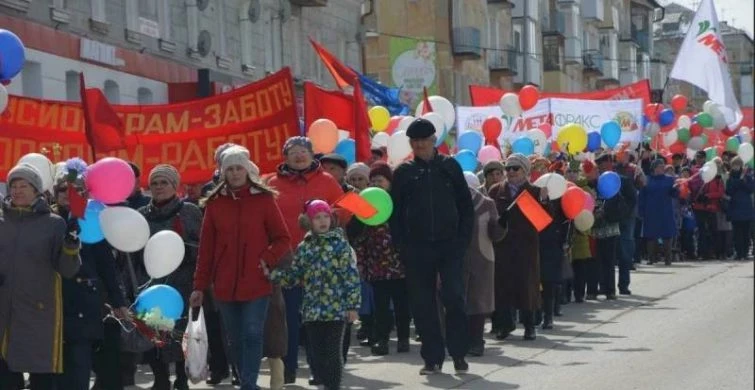 Поздравления с 1 мая в виде яркой открытки или прикольных стихов, обязательно запомнятся близким и родным
