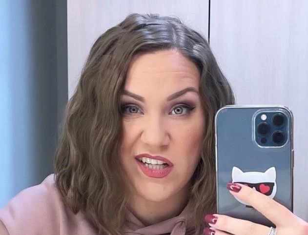 Звезда «Уральских пельменей» Корнева сказала, что участники проекта не только коллеги