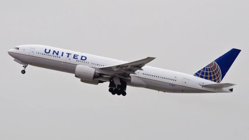 Стюардессы United Airlines не помогли ребенку с опасной аллергией