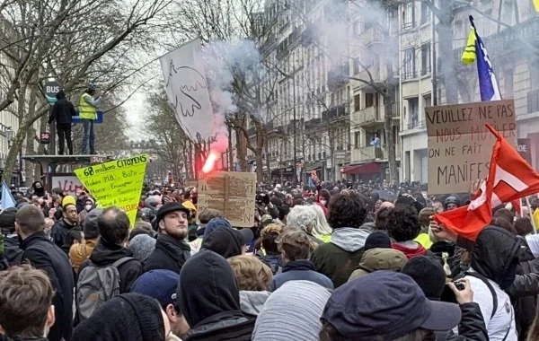 Франция сегодня, 17 апреля 2023, последние новости: протесты во Франции, массовые акции, столкновения с полицией 17.04.2023, свежие новости