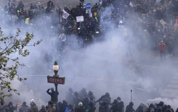 Франция сегодня, последние новости 18 апреля 2023: массовые акции протестов, что происходит во Франции сейчас, 18.04.2023, обзор событий
