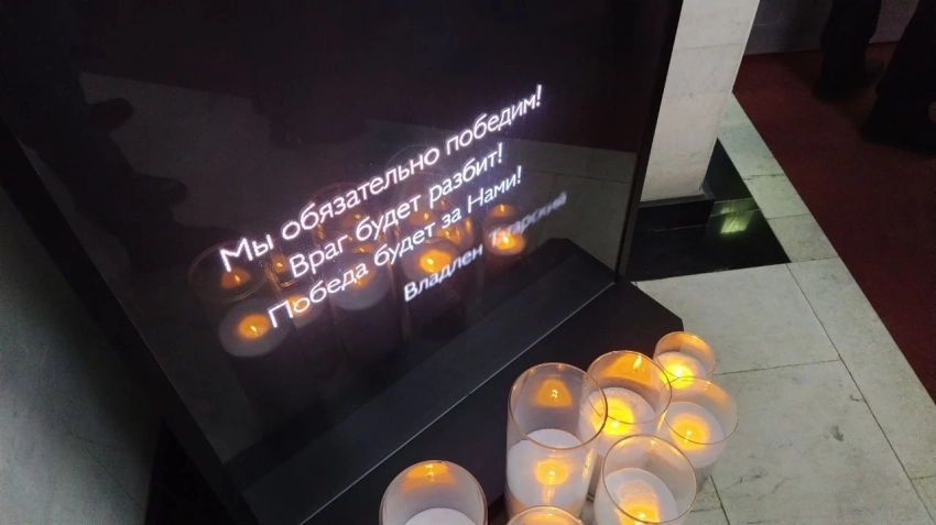 Погибшего при теракте в Петербурге военкора Татарского хоронят на Троекуровском кладбище