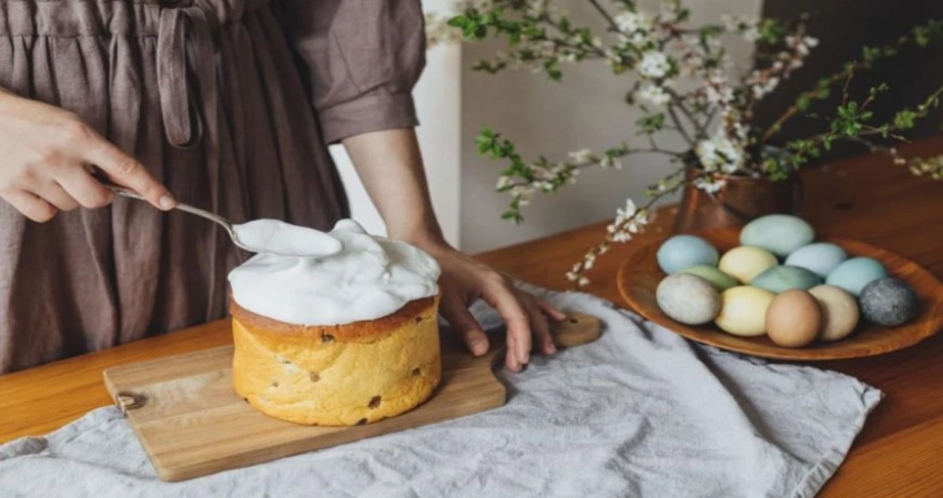 Какую молитву читать при выпекании куличей и покраске яиц в Чистый четверг, зачем заготавливать именно эти продукты