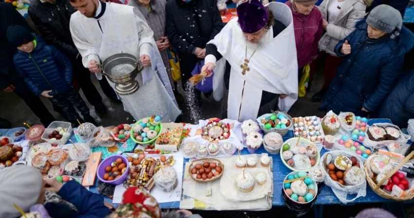 Когда освящать куличи на Пасху: освящают ли продукты в храме в Страстную субботу 15 апреля 2023 года, правила праздничных служб