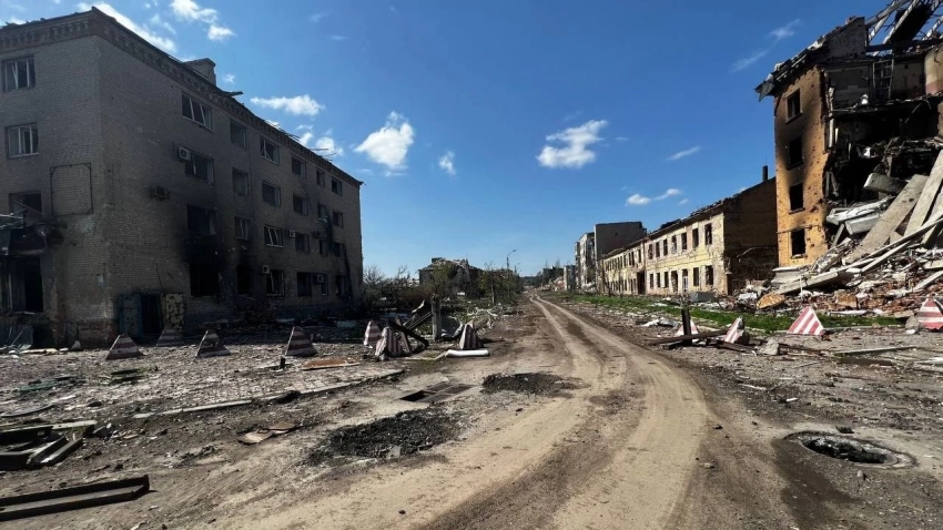 Советник Пушилина сообщил о попытках украинских военных бежать из Бахмута или сдаться в плен