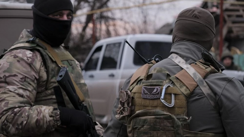 Бойцы ЧВК «Вагнер» показали нацистскую атрибутику ВСУ из Бахмута