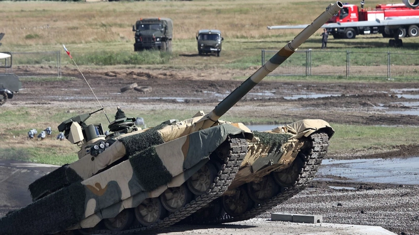 Российский Т-90М «Прорыв» подбил украинский танк у своих позиций в Донбассе