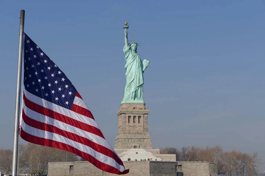 Шипилин: Ослабление США свело на нет конфетно-букетный период между Украиной и Западом