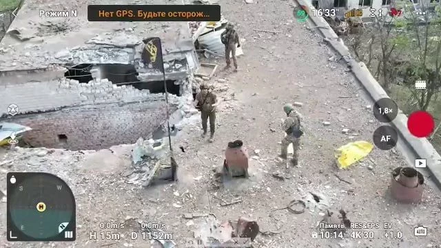 Бойцы ЧВК «Вагнер» водрузили победные флаги в Бахмуте