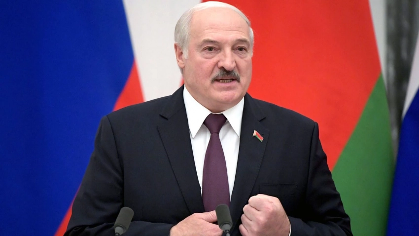 Лукашенко призвал не переживать за размещенное в Белоруссии ядерное оружие