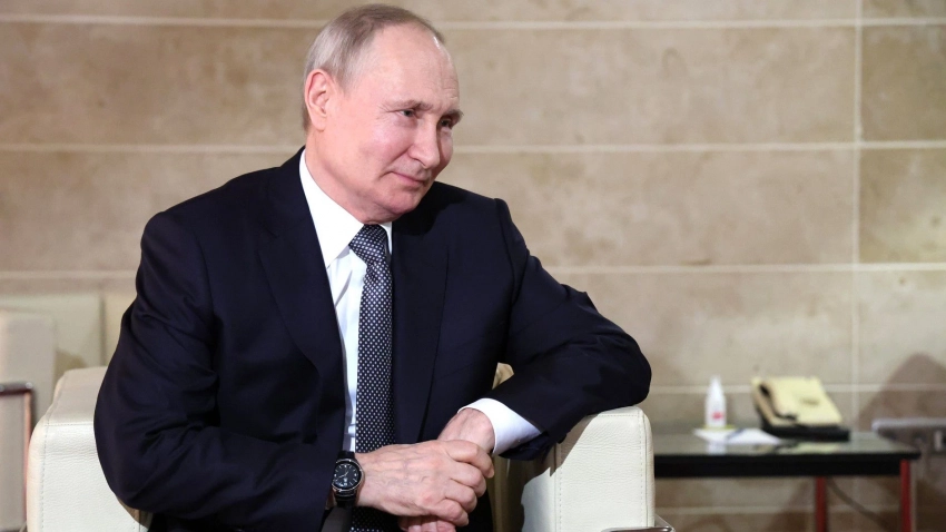 NetEase: Путин ответил «большим подарком» на выходку Зеленского ко Дню Победы