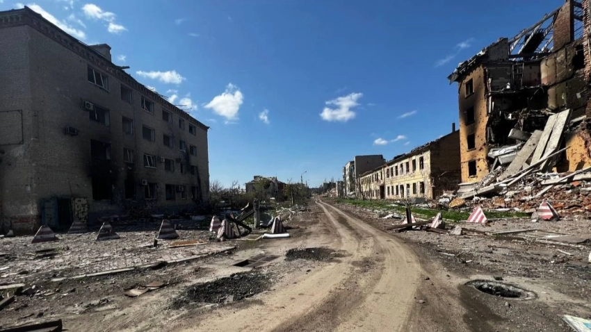 «РВ»: украинские войска целыми подразделениями прячутся в жилых домах Бахмута