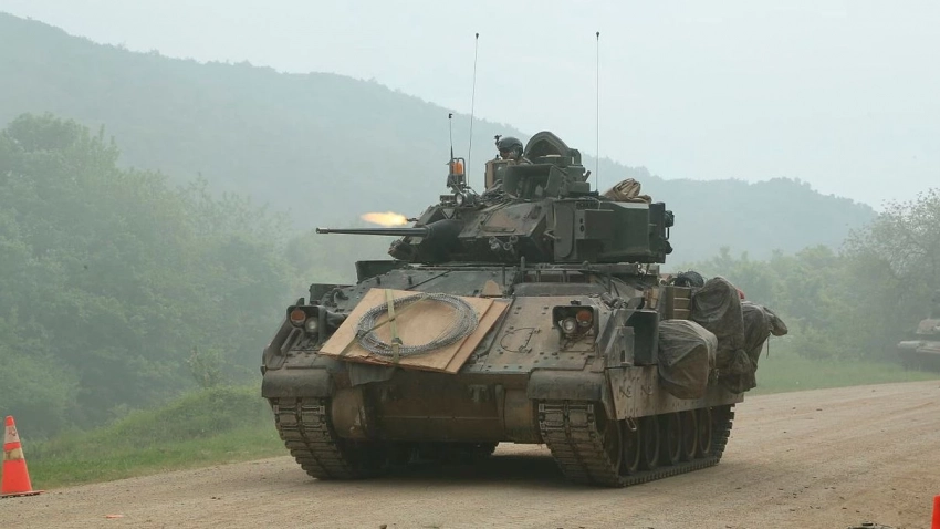 Опубликовано видео с колонной американских боевых машин пехоты Bradley на Украине