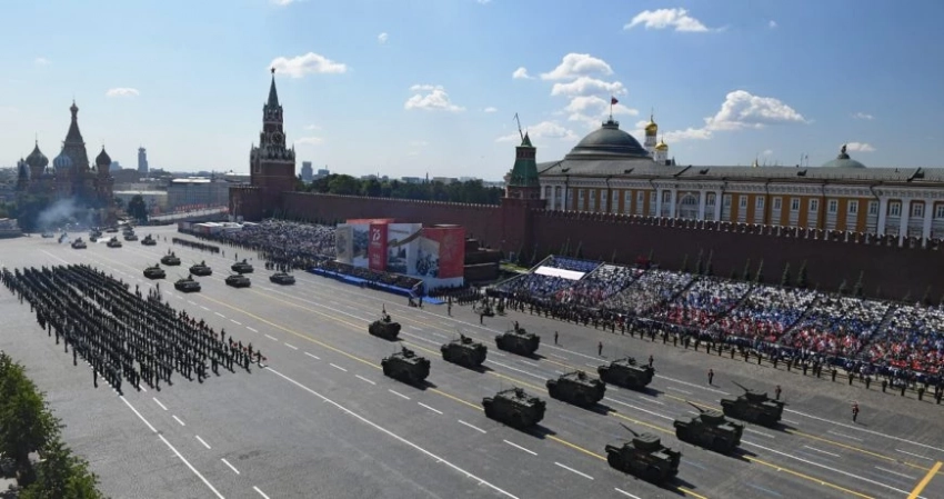Где смотреть онлайн-трансляцию генеральной репетиции Парада Победы 7 мая 2023 года, и какая военная техника пройдет по Красной площади