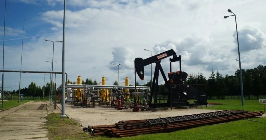Сокращение трубопроводных поставок нефти из России в ЕС доказывает снижение добычи, заявил Новак