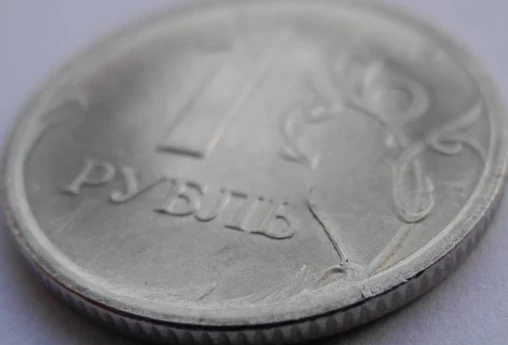 Рубль продолжает падать, несмотря ни на что