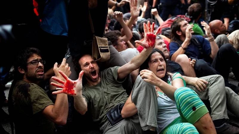 Как вести себя в толпе и выжить при давке, рассказали специалисты по выживанию