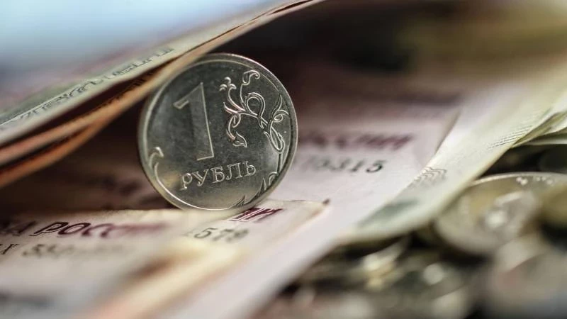 Что будет с рублем летом 2023 года: взлет или падение, кому выгоден слабый рубль — мнение экспертов