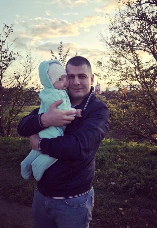 Что происходит в семье девочки, которая подала сигнал SOS на ТВ-шоу, кто мог научить ее жесту