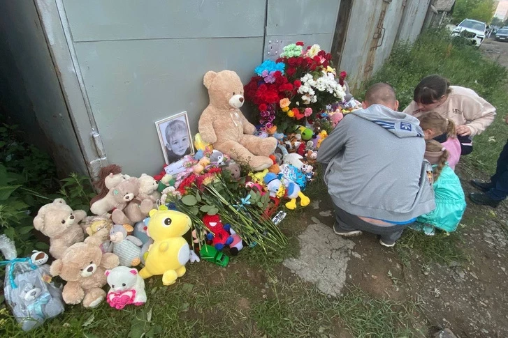 «Чудовище в клетке!»: Воспитанники рассказали про издевательства опекуна над погибшим Далером, что об этом известно