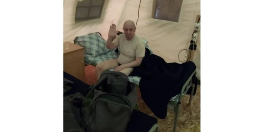 Где сейчас Евгений Пригожин: в сети разлетелось фото главы ЧВК «Вагнер», сидящего в трусах – войска оркестра начали работу в Беларуси?