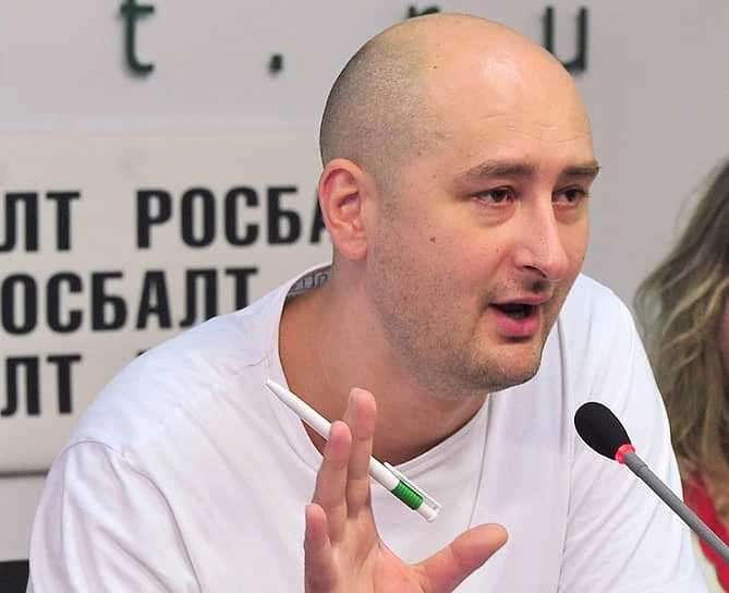 Борьба с яйцами: полиция Эстонии занялась киевским мертвецом Аркадием Бабченко