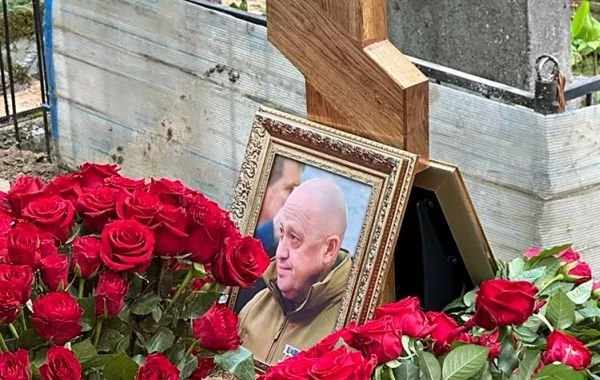 Евгения Пригожина похоронили на Пороховском кладбище Петербурга 