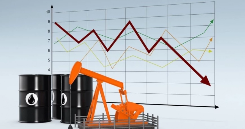 Минфин сообщил, что средняя цены нефти Urals снизилась в 1,54 раза за первые 7 месяцев 2023 года