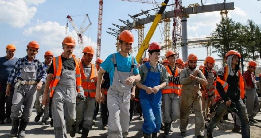 Конвертация вас погубит: Как доллар выгоняет мигрантов из России