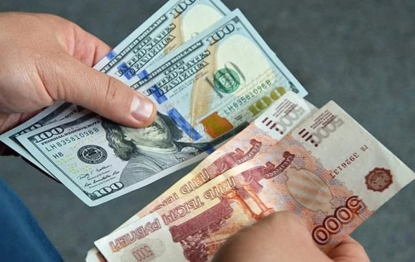 Глава ВТБ Костин спрогнозировал курс доллара по 150-250 при двойном курсе рубля 