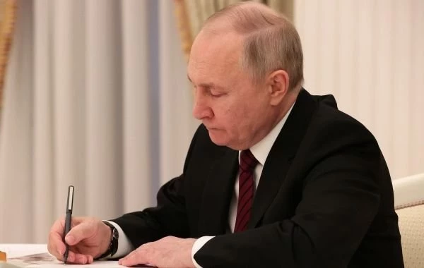 Путин присвоил генеральские звания офицерам армии и полиции 