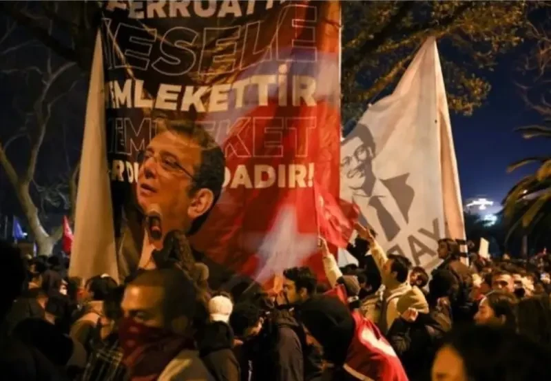 В Турции продолжаются массовые протесты против задержания мэра Стамбула Экрема Имамоглу