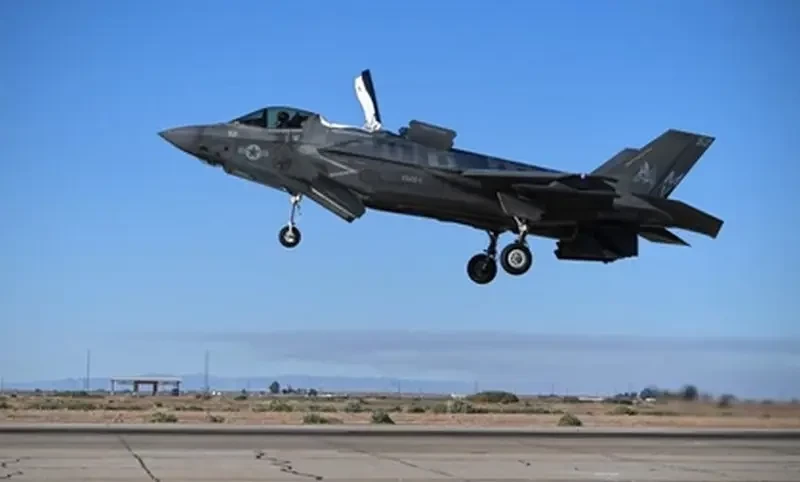 Американский пилот F-35B, чей истребитель летал без него после катапультирования, рассказал свою версию случившегося