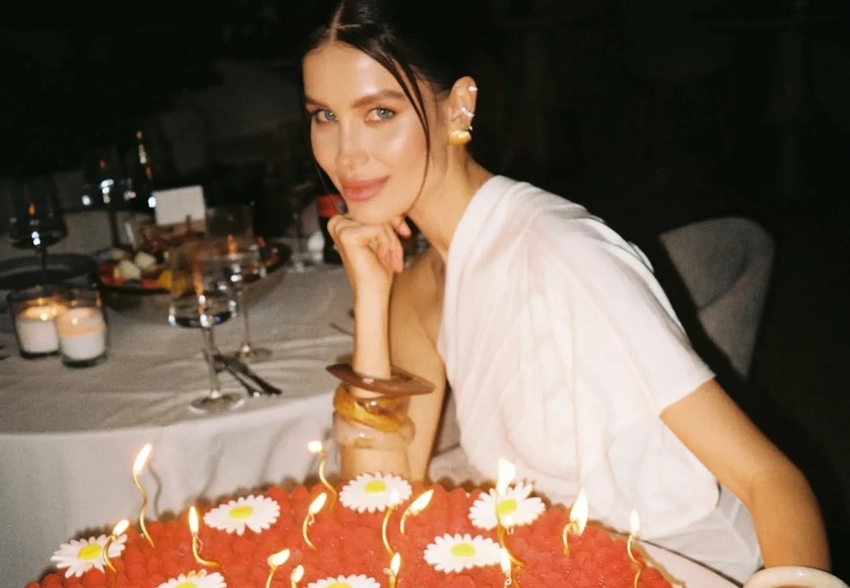 Чёрно-белая вечеринка и торт "как у всех": Мария Лобанова отметила день рождения с друзьями в Москве