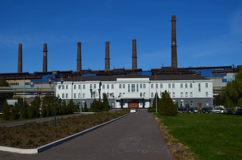 Алчевский меткомбинат в ЛНР испытывает острый дефицит кадров. Почему люди уходят с АМК?