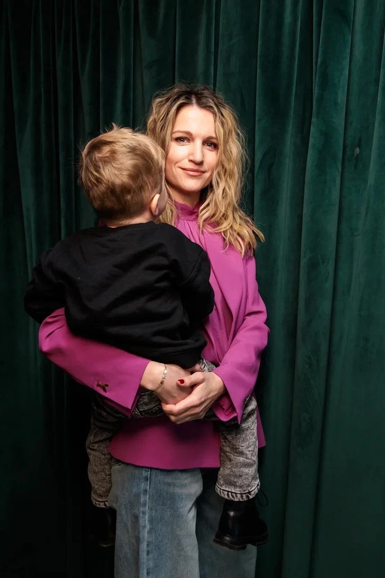 Многодетная мама Валерия Девятова из «Фабрики» и Женя Малахова с тайным сыном: Звезды показали наследников на премьере «Мальчик-дельфин 2»