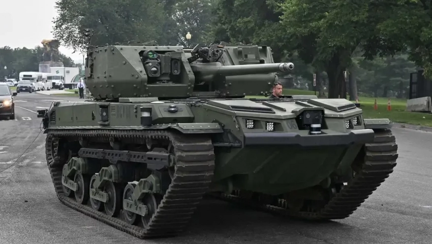 На параде в честь 250-летия армии США был представлен боевой робот Ripsaw M5