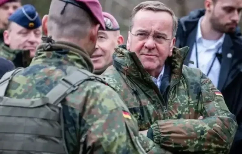 Глава Минобороны Германии: Берлин направит корабли в Северную Атлантику и Арктику для противостояния «растущей военной активности России»