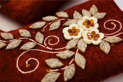 Для коллекции «Русская душа» мастера из Калининграда использовали 5 кг янтаря