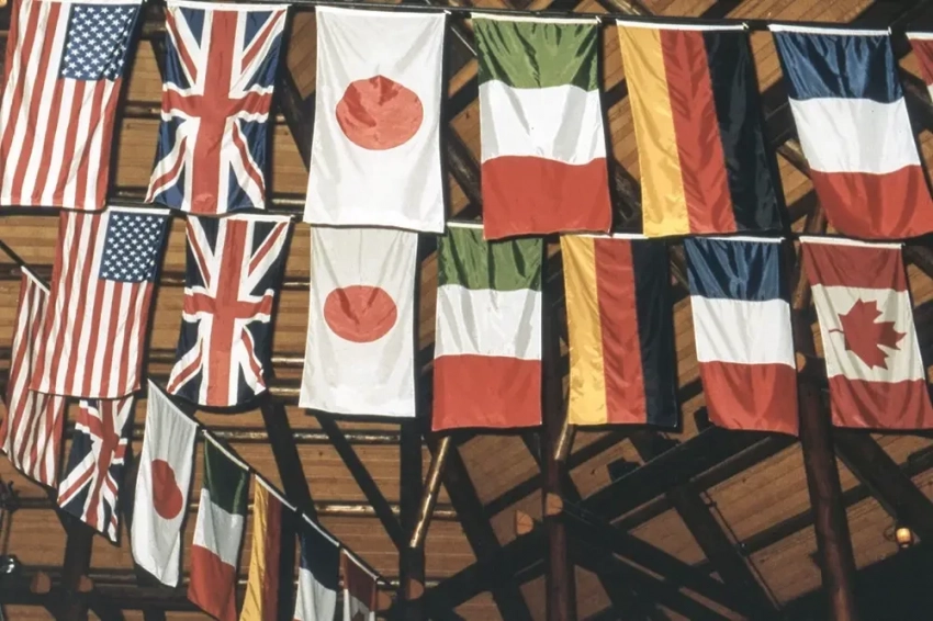 AFP: новый потолок цен на нефть из РФ готовы поддержать все страны «Большой семерки», кроме США