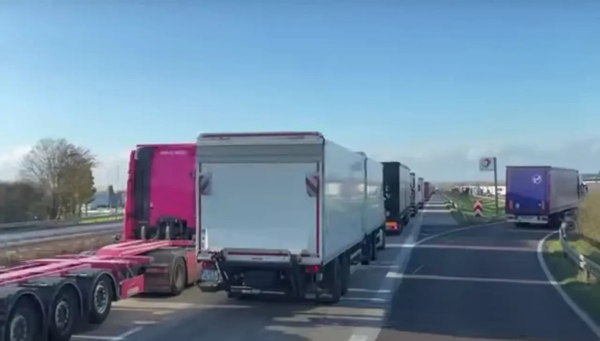 Подготовка логистики: в ФРГ предложили призывать женщин и стариков водителями грузовиков в случае конфликта с Россией