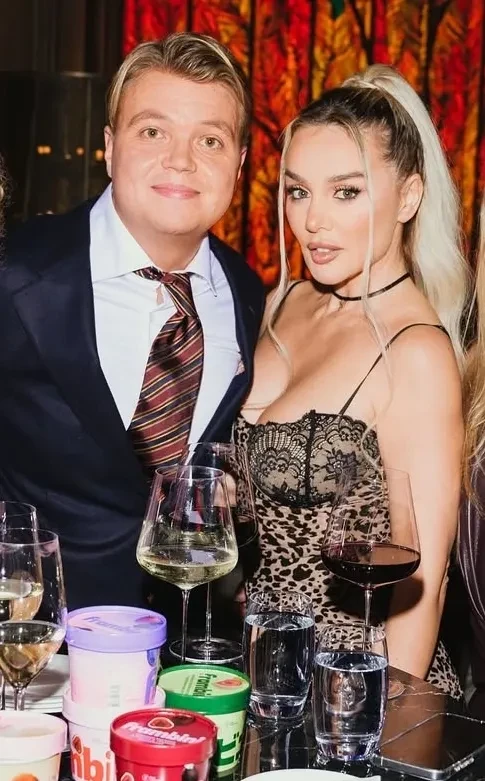 Анна Седокова, Оксана Самойлова, Елизавета Арзамасова, Юлия Барановская и Алексей Воробьёв отметили день рождения друга