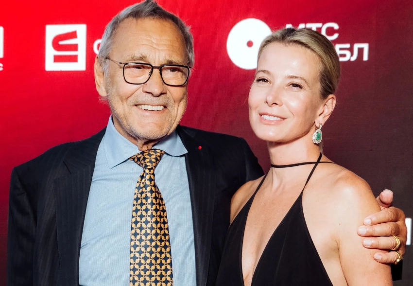 Юлия Высоцкая и Андрей Кончаловский удочерили девочку