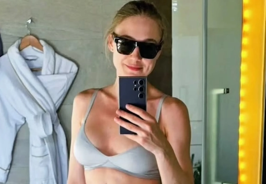 Оксана Акиньшина показала фигуру в бикини